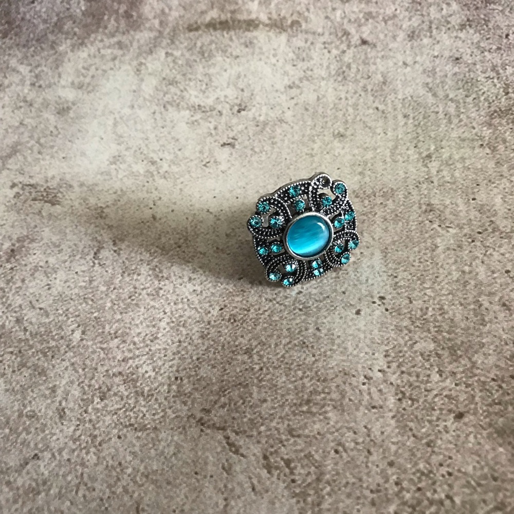 Turquoise silver tone adjustable statement ring - Picture 4 of 5